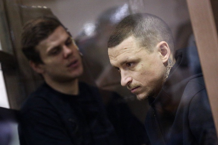 «Парням передайте, чтоб отмечали без стульев»: реакции соцсетей на освобождение Кокорина и Мамаева