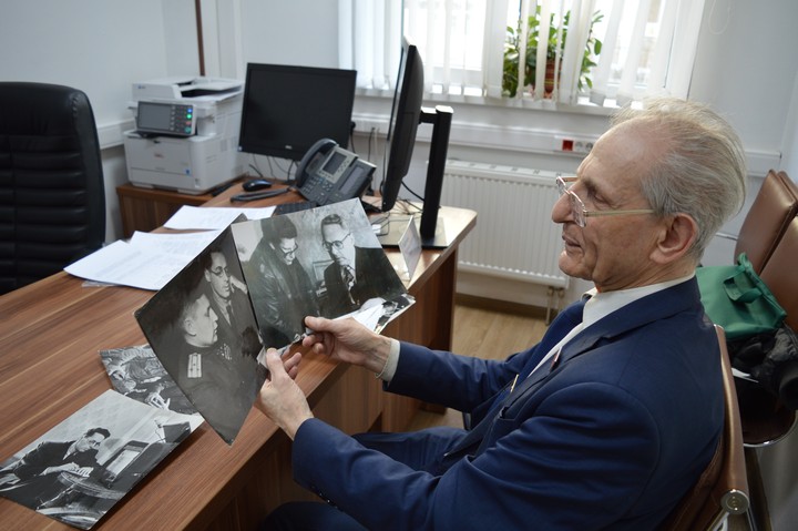 Участник акции «Москва — с заботой об истории»: Юрий Белкин с редкими кадрами своего друга, легендарного советского диктора Юрия Левитана 