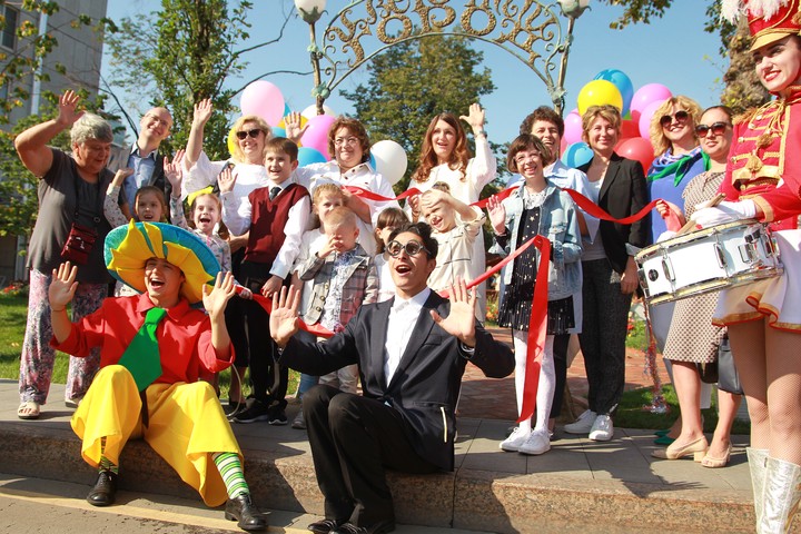 Парк «Цветочный город» с персонажами книг Николая Носова открылся в Морозовской больнице