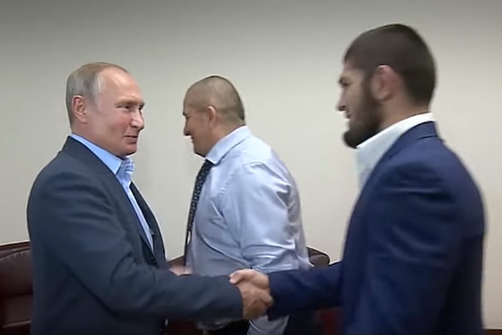 Путин оценил удушающий прием Нурмагомедова против Порье