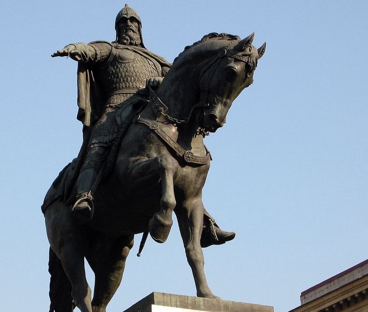 Князь Юрий Долгорукий еще в апреле 1147 года пригласил сюда своих союзников и родственников