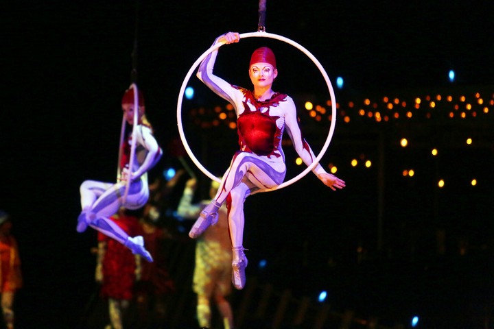 Cirque du Soleil приезжал с гастролями в Москву. Артисты представляли сложные номера
