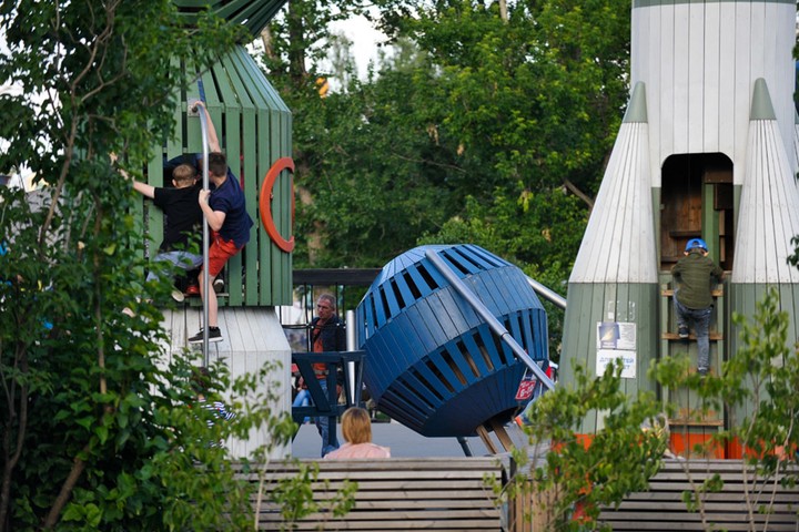 Самые необычные детские площадки в парках Москвы