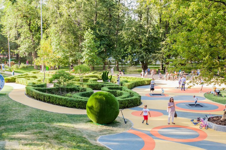 Самые необычные детские площадки в парках Москвы