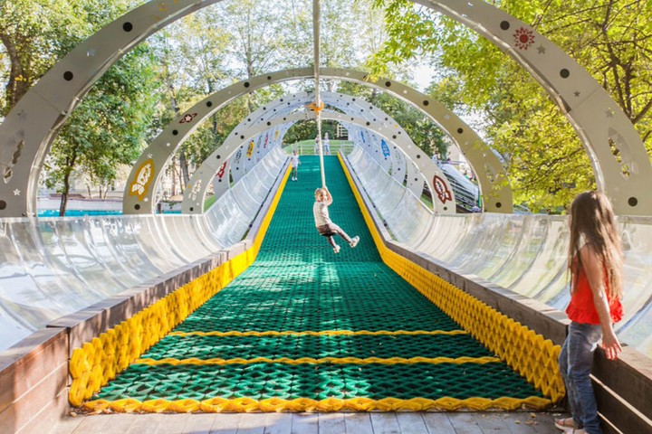 Самые необычные детские площадки в парках Москвы