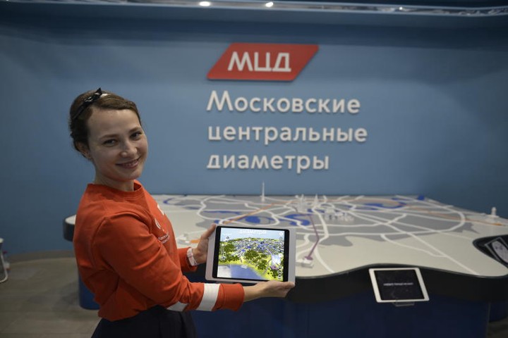 Москвичей познакомили с актуальными вакансиями