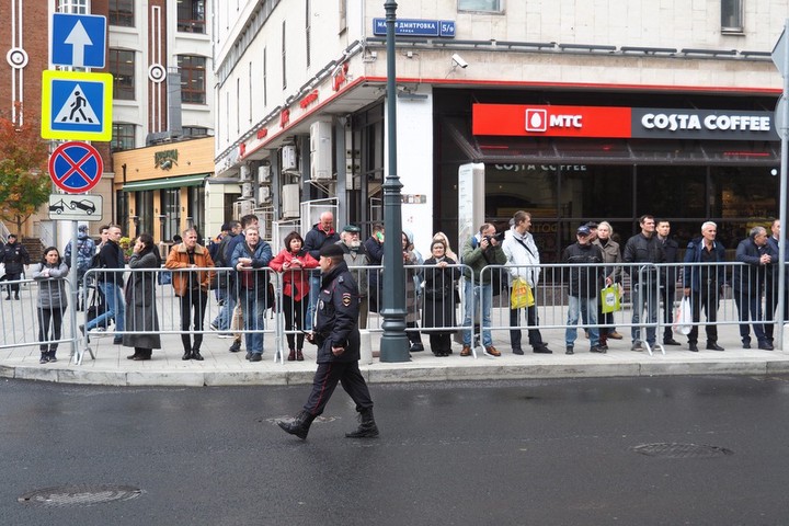 «Был родным человеком для зрителей»: Москва простилась с легендарным режиссером Марком Захаровым