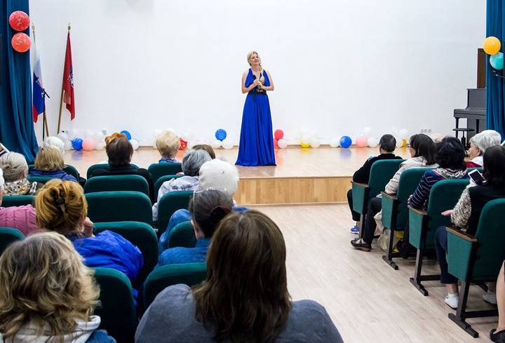 Выставка урожая и уроки бисероплетения: как Москва отметит День старшего поколения 