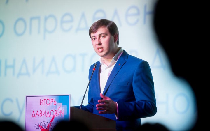 Игорь Давидович считает, что можно осенью и Юрия Шевчука вспомнить и спеть про его видение этого времени года