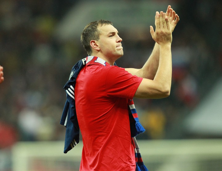 Артема Дзюбу весь стадион провожал стоя, тот аплодировал трибунам в ответ