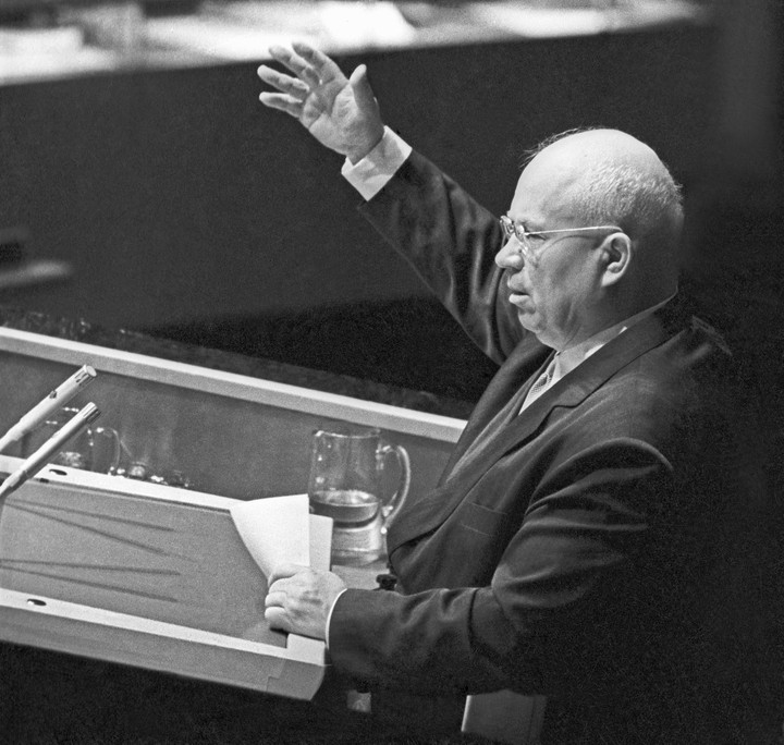 США. Нью-Йорк. 12 октября 1960 г. Первый секретарь ЦК КПСС Никита Сергеевич Хрущев во время выступления на утреннем заседании XV сессии Генеральной Ассамблеи Организации Объединенных Наций