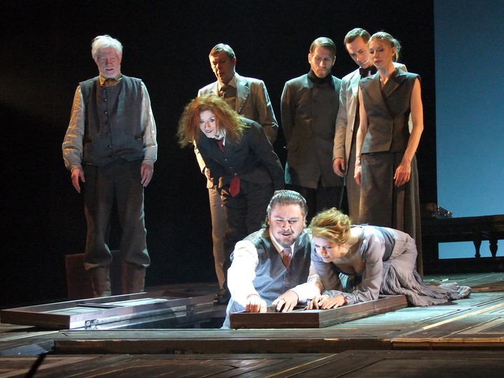 Владимир Мирзоев: Виктория Исакова выбора мне не оставила — только Чехов!