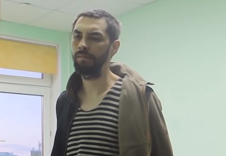 Жители Нарьян-Мара несут цветы и игрушки к месту гибели ребенка