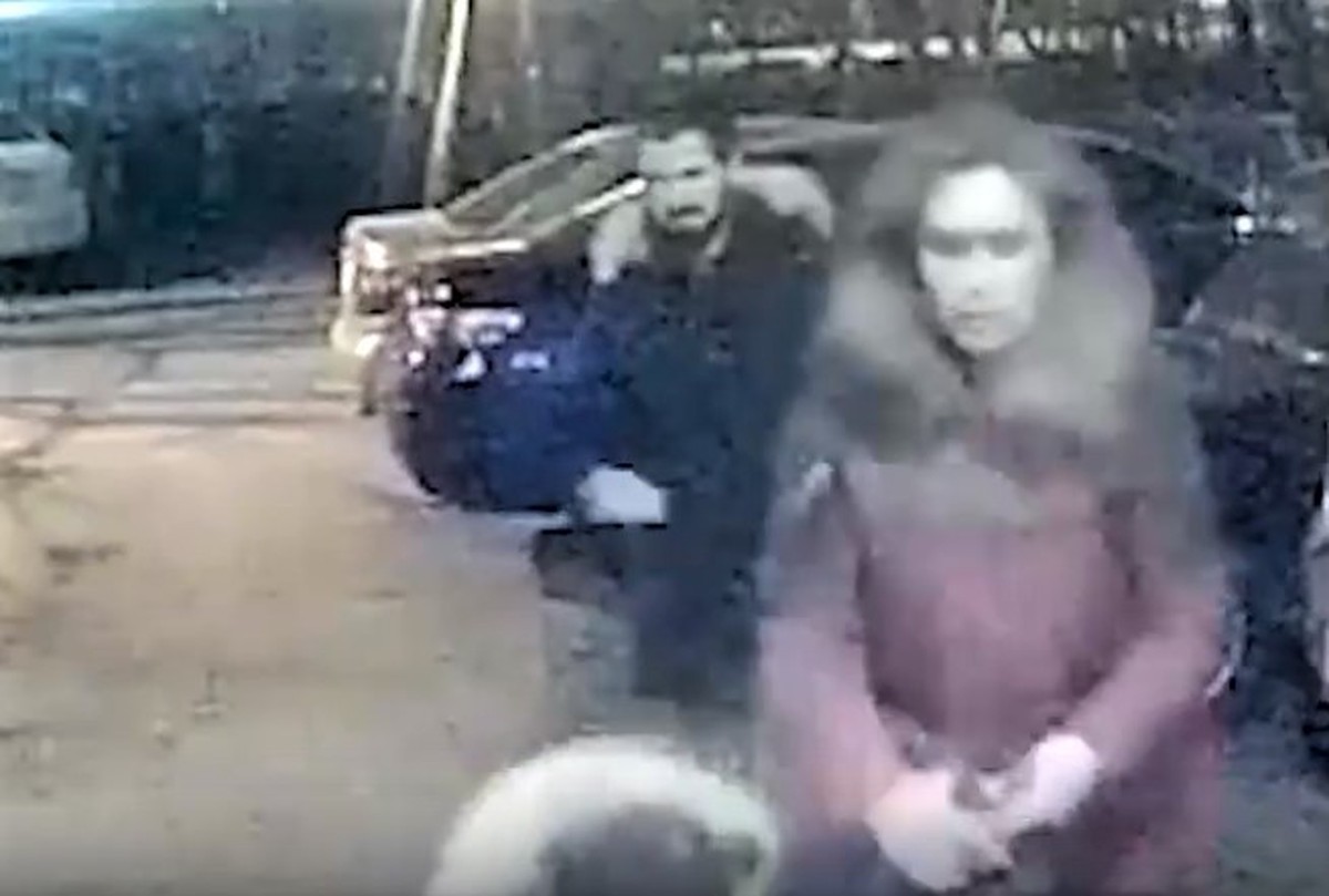 Нападение на жену. Напали на мать Шаргановой. Видео как мама нападает на человека видео.