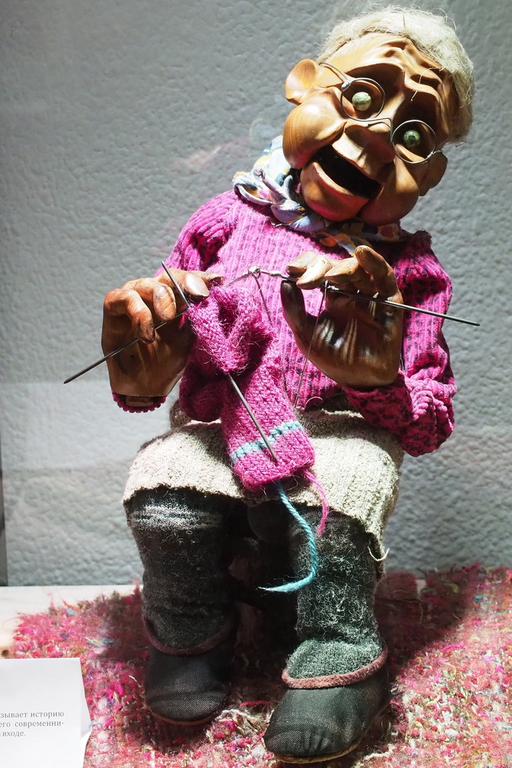 Кукла-робот Арина Родиновна мастера Владимира Захарова из Томска 