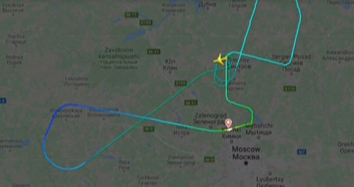 Какое-то время борт кружил над воздушной гаванью, вырабатывая топливо и готовясь к посадке в аварийном режиме