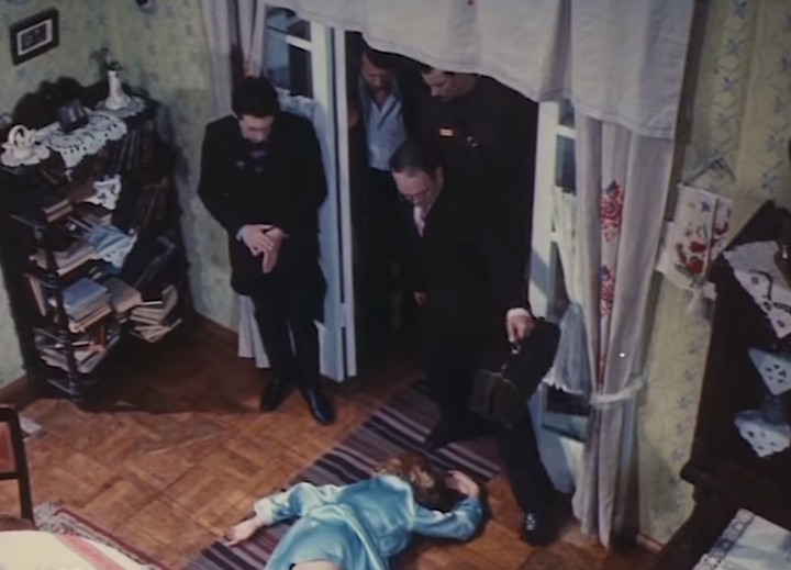 Кадр из фильма, место убийства Ларисы Груздевой