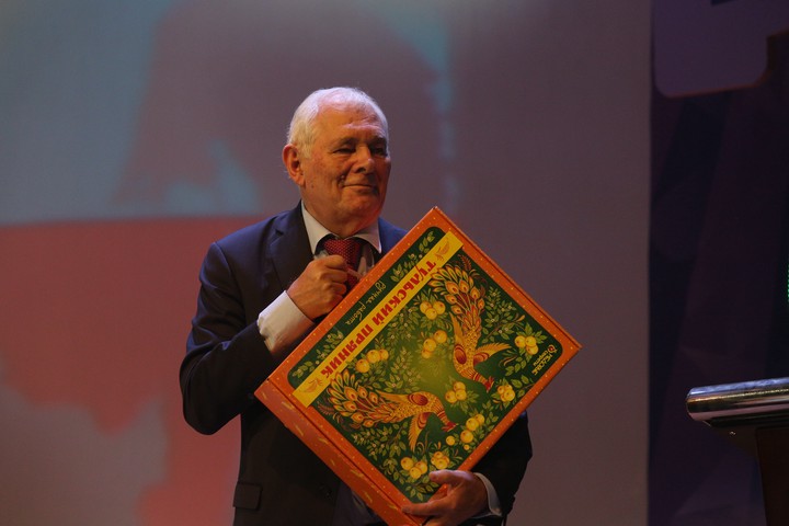 Российский педиатр и хирург, президент Национальной медицинской палаты. «детский доктор мира» Леонид Рошаль в прошлом году получил на фестивале «Улыбнись, Россия!» почетную премию «За все хорошее!»