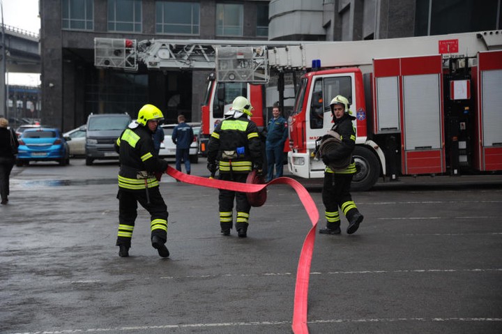 Пожар потушили в торговом центре на Киевском шоссе