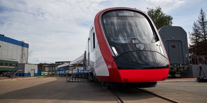 Вот запустили на днях первые центральные диаметры. Захожу в соцсеть прилегающего к МКАД района, жители которого почти поголовно ездят работать в Москву. Казалось бы, тут должны петь осанну своему диаметру. Но нет же, сплошная критика