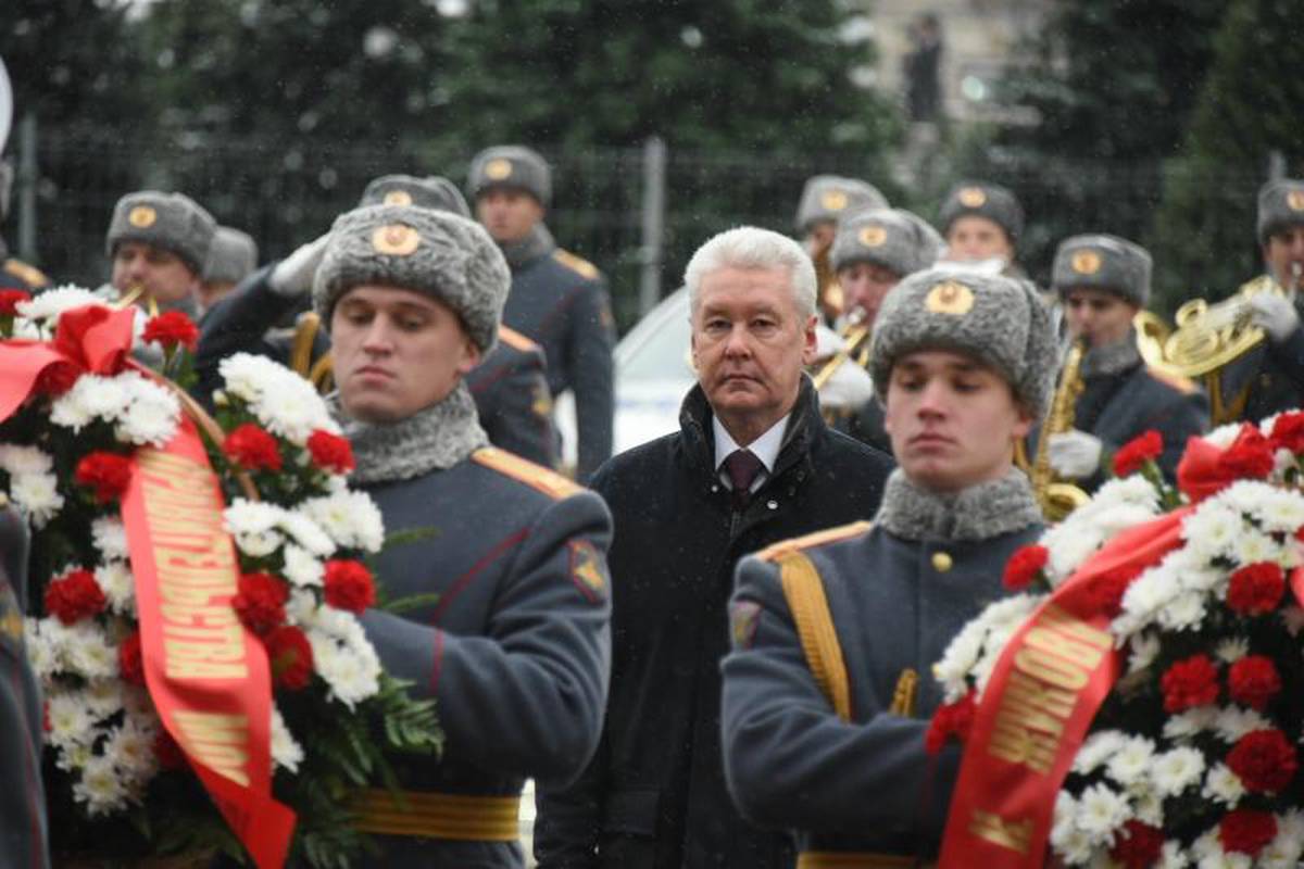 Сергей Собянин возложил цветы к Могиле Неизвестного солдата в День защитника Отечества