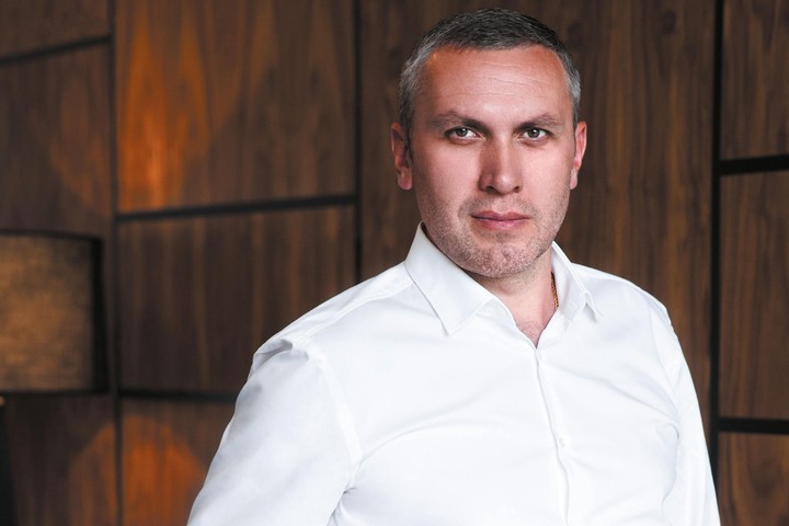 Дмитрий Саратовцев заявил, что клиенту могут отказать в пластической операции даже из-за его агрессивного поведения