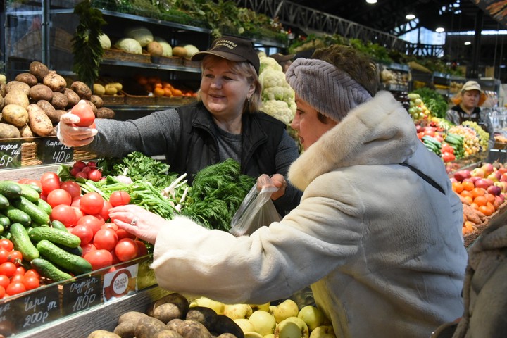 Овощи и фрукты в столицу привезли фермеры из Калужской области и Краснодарского края