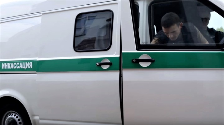 Зарплата инкассатора более 95 тысяч, а услуги водителя-телохранителя оплачиваются еще лучше