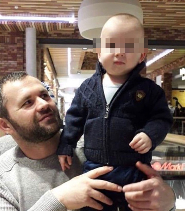 Зелимхан Хангошвили со своим сыном. У Зелимхана остались пятеро детей