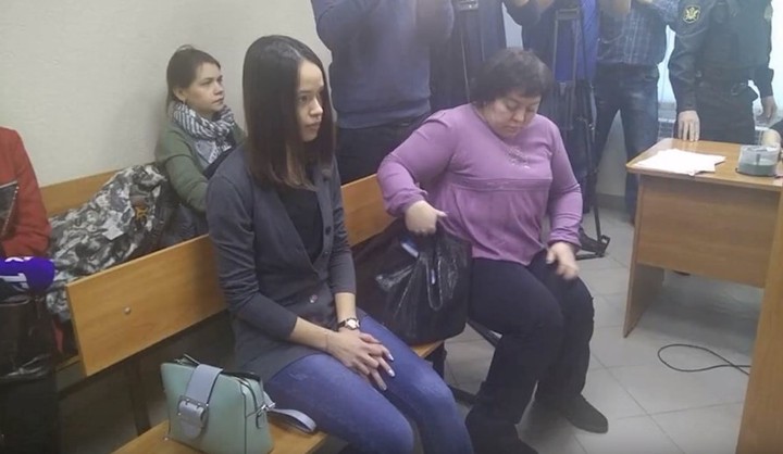Мать не только не препятствовала издевательствам, но и снимала происходящее на телефон