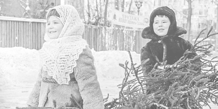 Снимки новогодней столицы разных лет загрузили в Московскую электронную школу