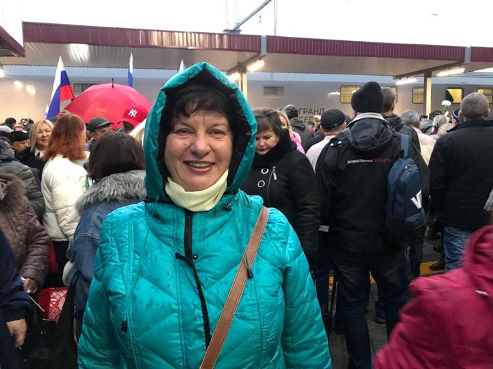 Жительница Нижнего Новгорода Марианна Егушкина рассказала, что на всем пути следования практически в каждом населенном пункте поезд тепло встречали местные жители