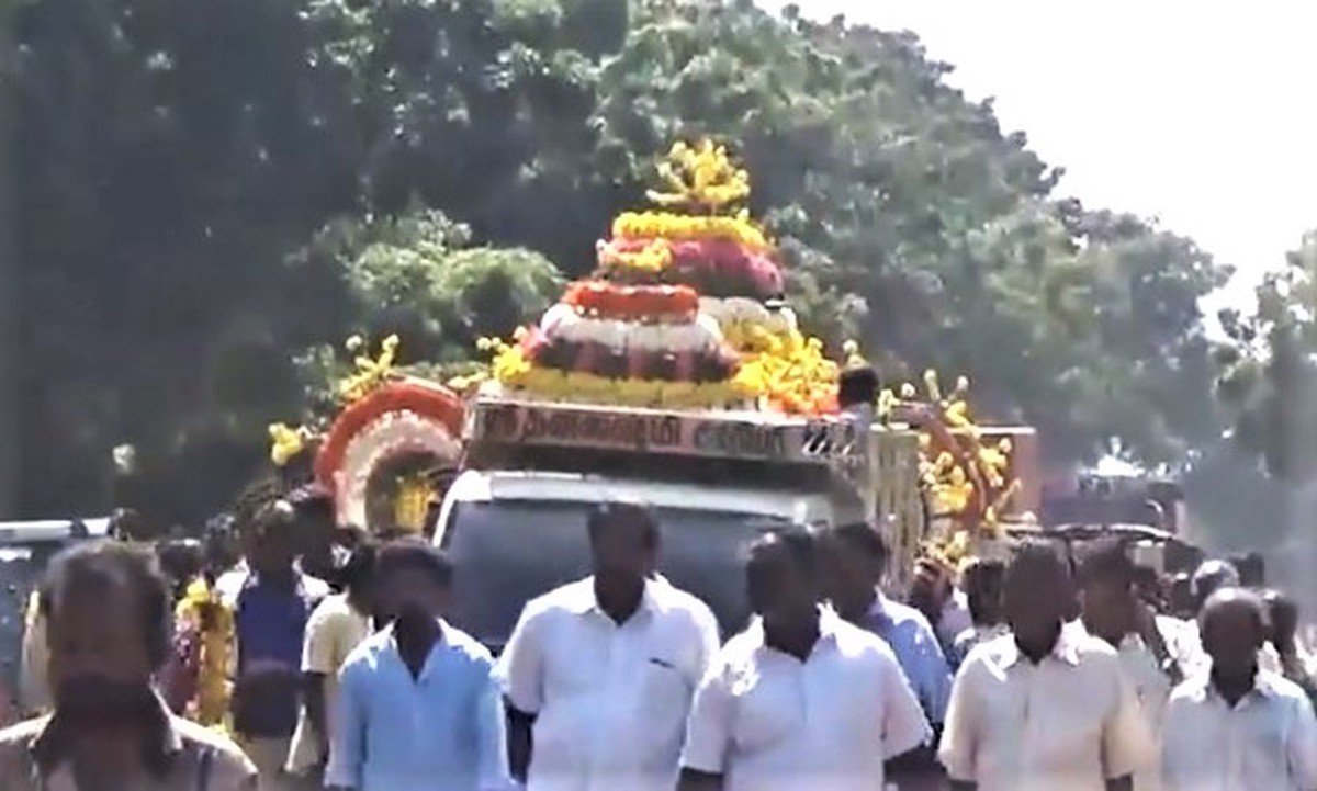Похороны султанат нукеновой фото. Церемония похорон в Индии. Ритуал погребения в Индии.