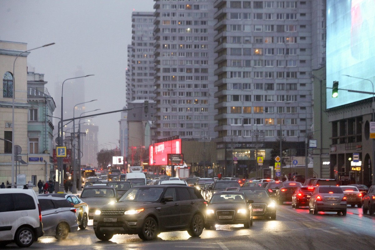 Стали известны участки дорог с затрудненным движением в Москве 17 марта