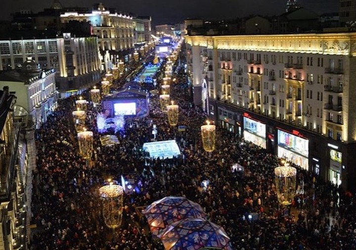 Примерно 1,1 миллиона граждан прошли по Тверской улице и другим центральным частям города