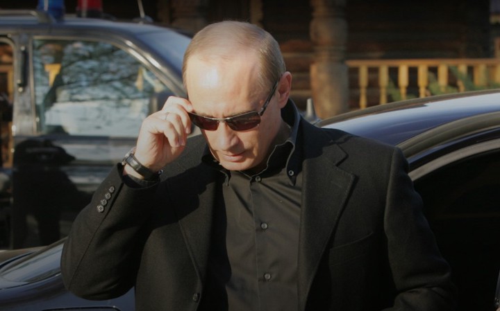 Кремль опубликовал архивные фото и видео Владимира Путина