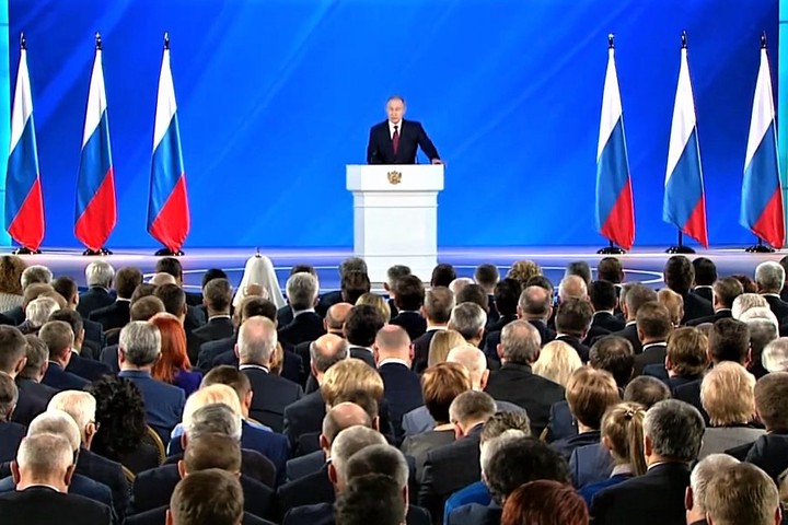 Путин предложил продлить программу маткапитала и увеличить его размер