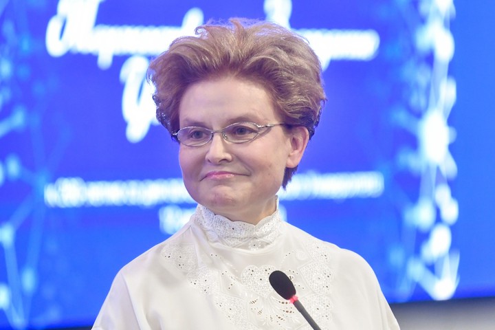 Елена Малышева в третий раз станет бабушкой
