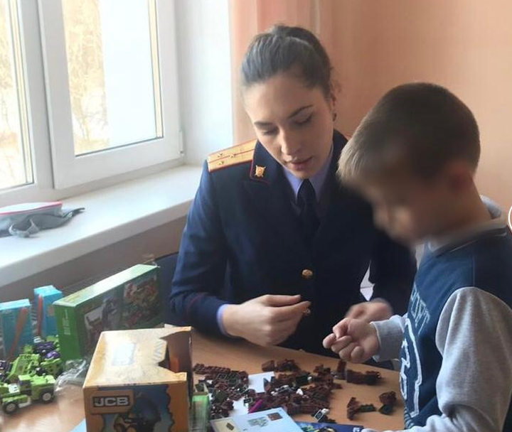 Педагоги заявили об отсутствии претензий к отцу, бросившему детей в Шереметьеве