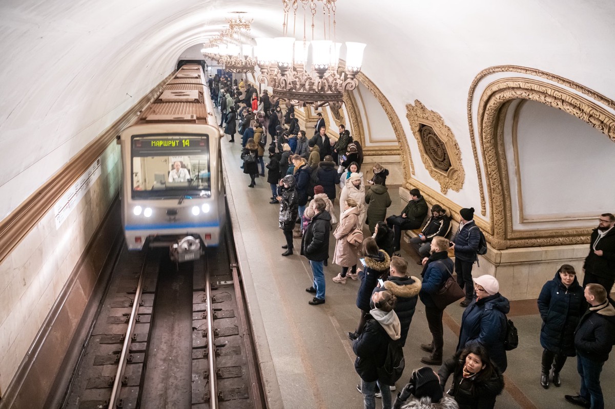 Бегавших по крышам поездов в метро Москвы привлекут к уголовной ответственности