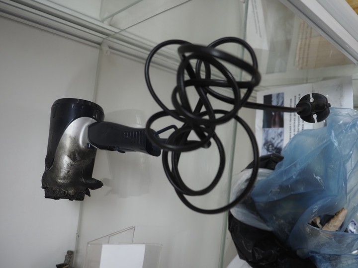 Сгоревший фен из экспозиции музея СЭЦ ФПС, однажды ставший причиной пожара 