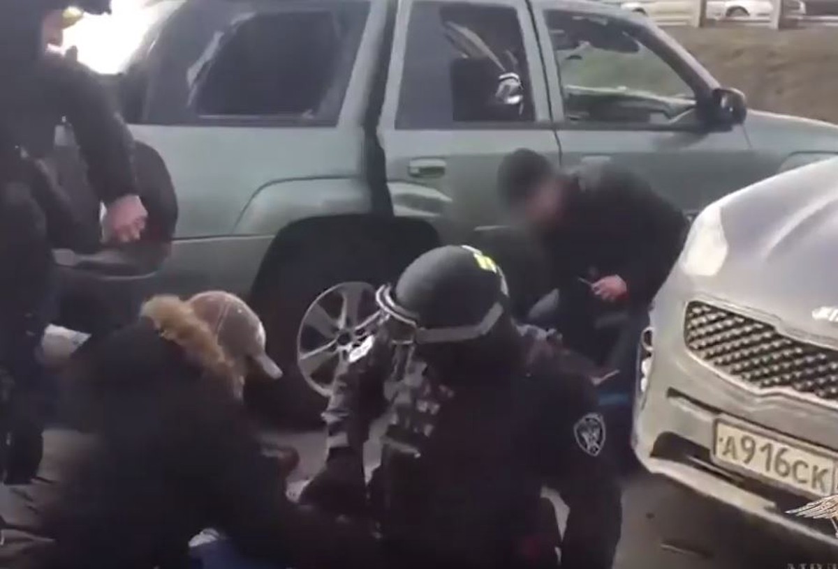 Нападение на сотрудника полиции в подмосковье. Задержания бандитов в Москве.