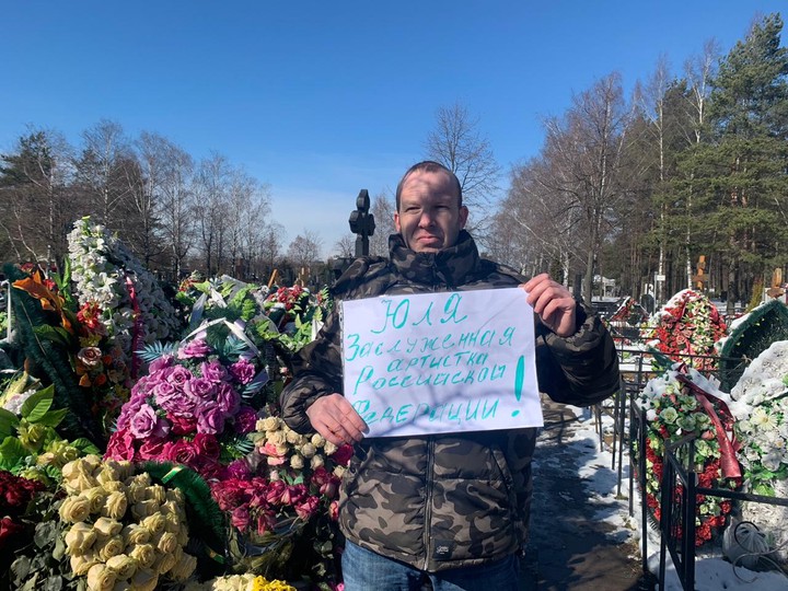 Никто уже не плакал: семья и поклонники Началовой рассказали о годе без нее