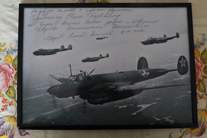 Знаменитая «пешка», бомбардировщик Пе-2, на котором Евсей Рудинский бомбил Берлин 