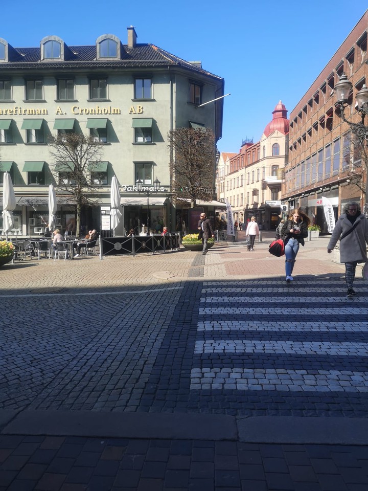 Государство компенсирует финансовые потери работнику, если он заболел