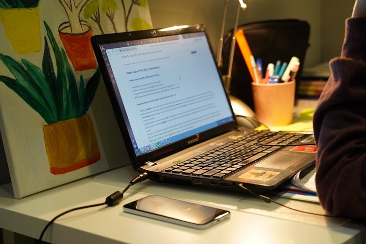 Экран примерно в пять раз «срезает» эмоции