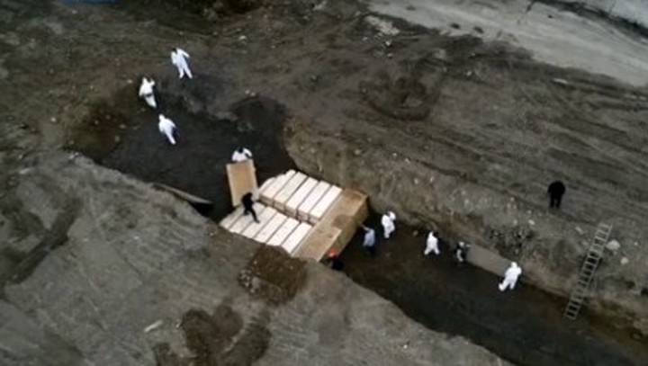 Корреспондент Первого канала Георгий Олисашвили рассказал о том, как в США хоронят жертв коронавируса в братских могилах