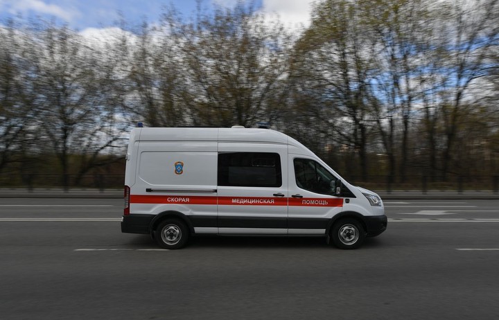 Двухлетняя девочка упала с балкона жилого дома в Кемерове