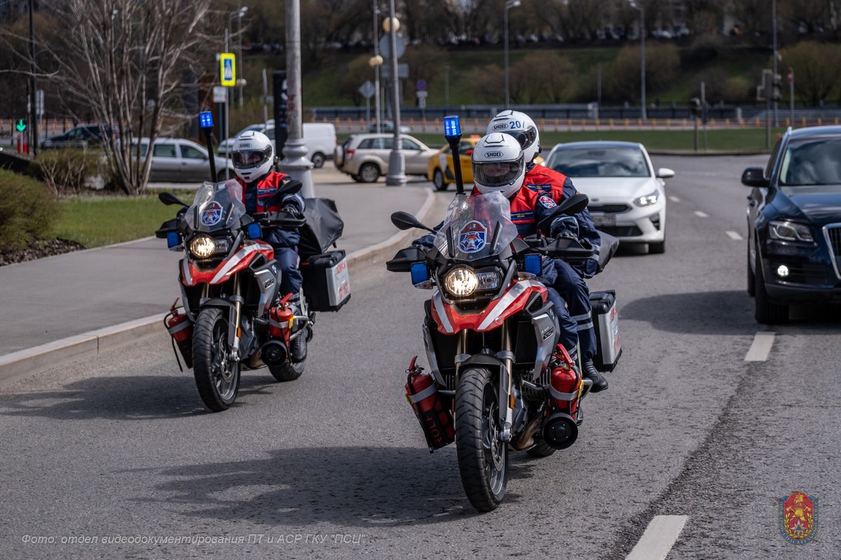Спасатели на мотоциклах приступили к патрулированию Москвы