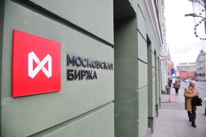 Курсы доллара и евро выросли на Московской бирже